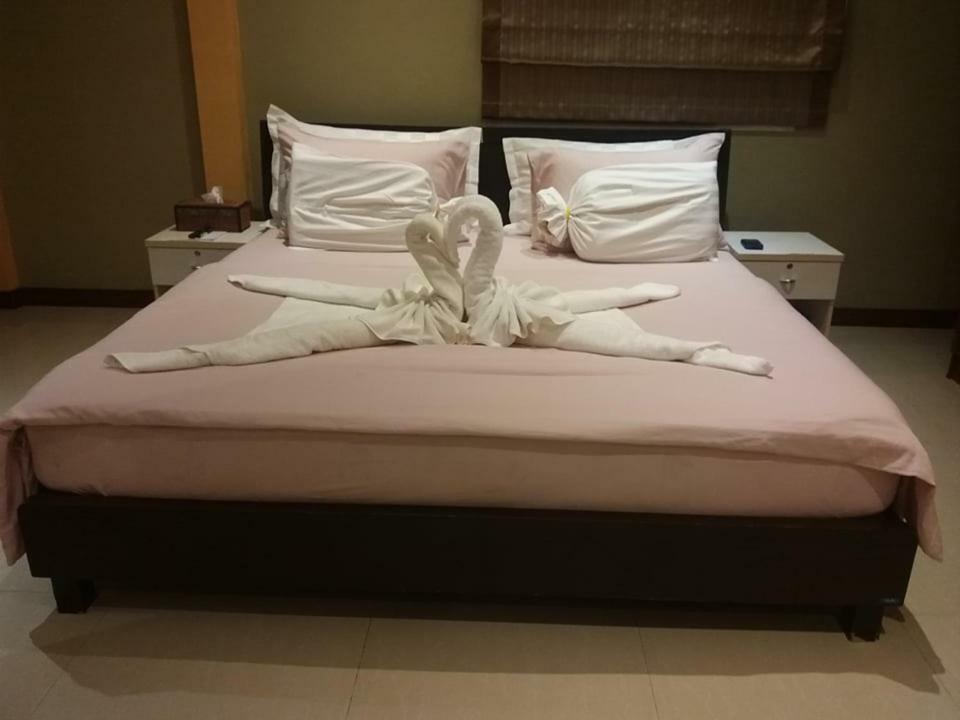 Boomerang Guesthouse And Bar Патая Екстериор снимка